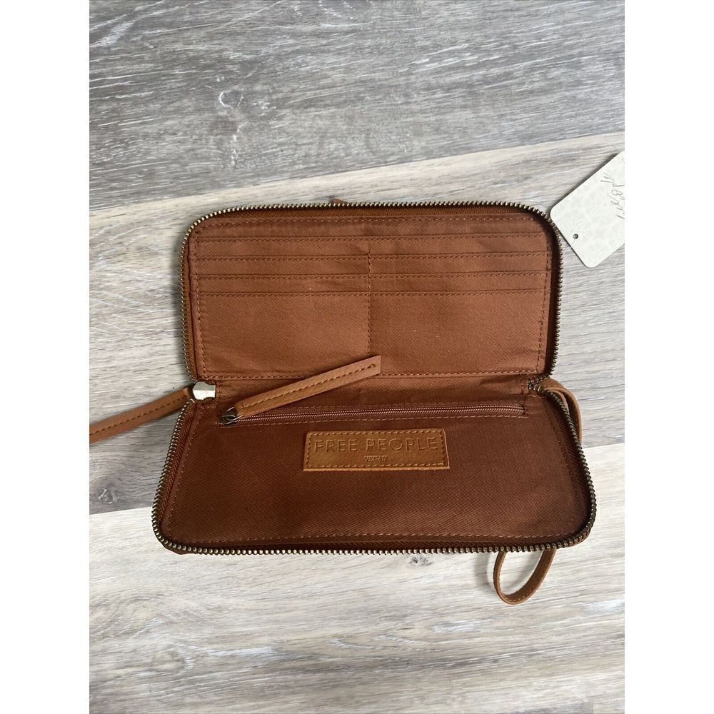 *Free People Wallet Brown Distressed Vegan Wristlet Strap Zip Closer Clutch NEW - Picture 3 of 5